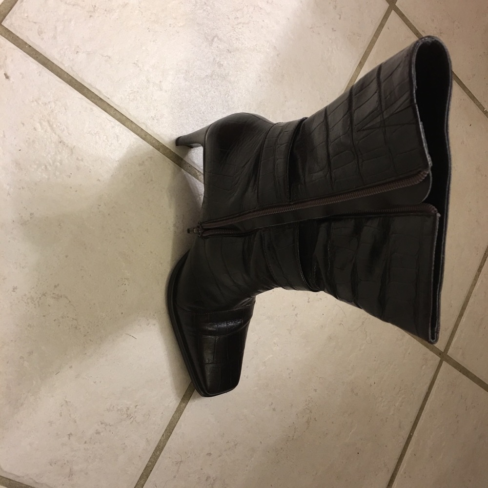 Half calf Gianni Bini gator print boot